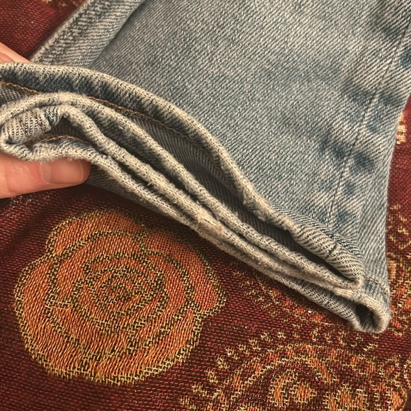 American Eagle Women’s Grunge Light Wash Mom Jeans Sz 0 W/ Distressed Detailing - Picture 14 of 14